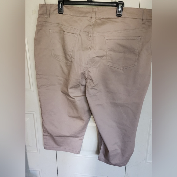 Women's Tan Denim Capris - Picture 3 of 3